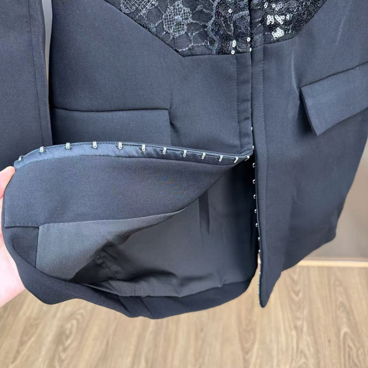 KT Elegant Lace Sequin Blazer  - Women Formal Wear Outfits のレビューと価格