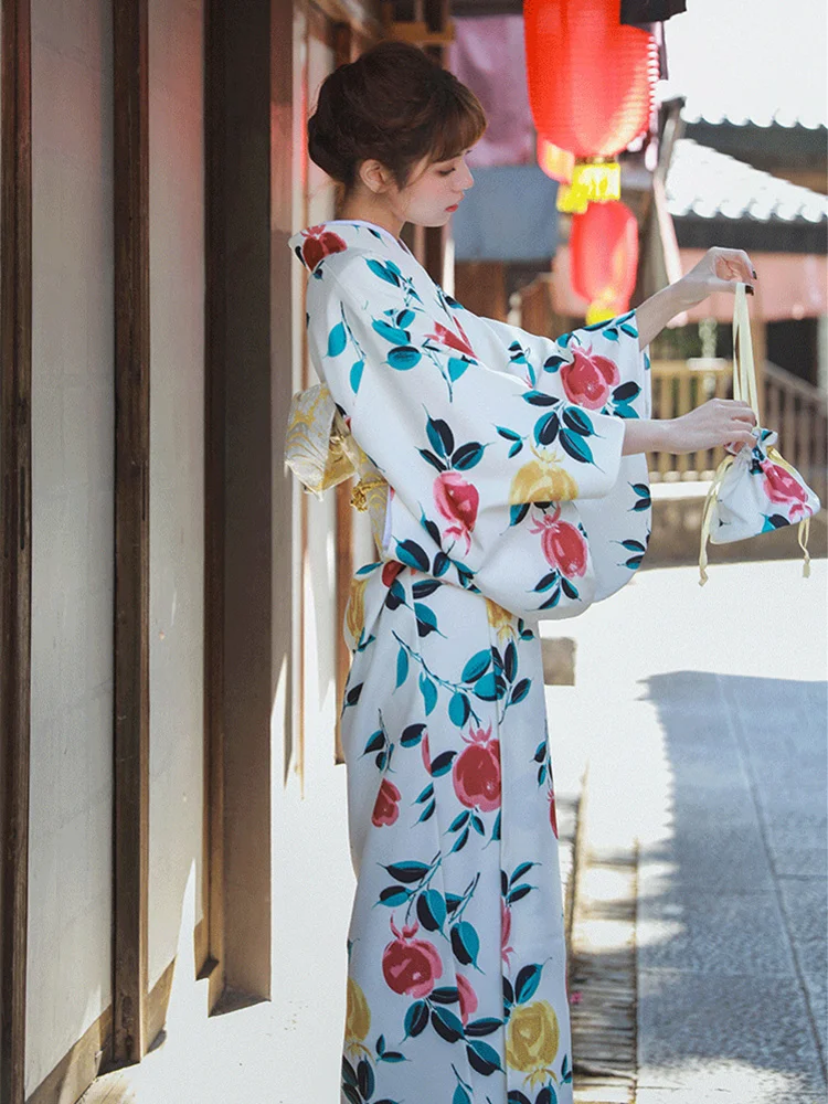 Women's Japanese Kimono Retro  - Japanese Women Formal Wear のレビューと価格